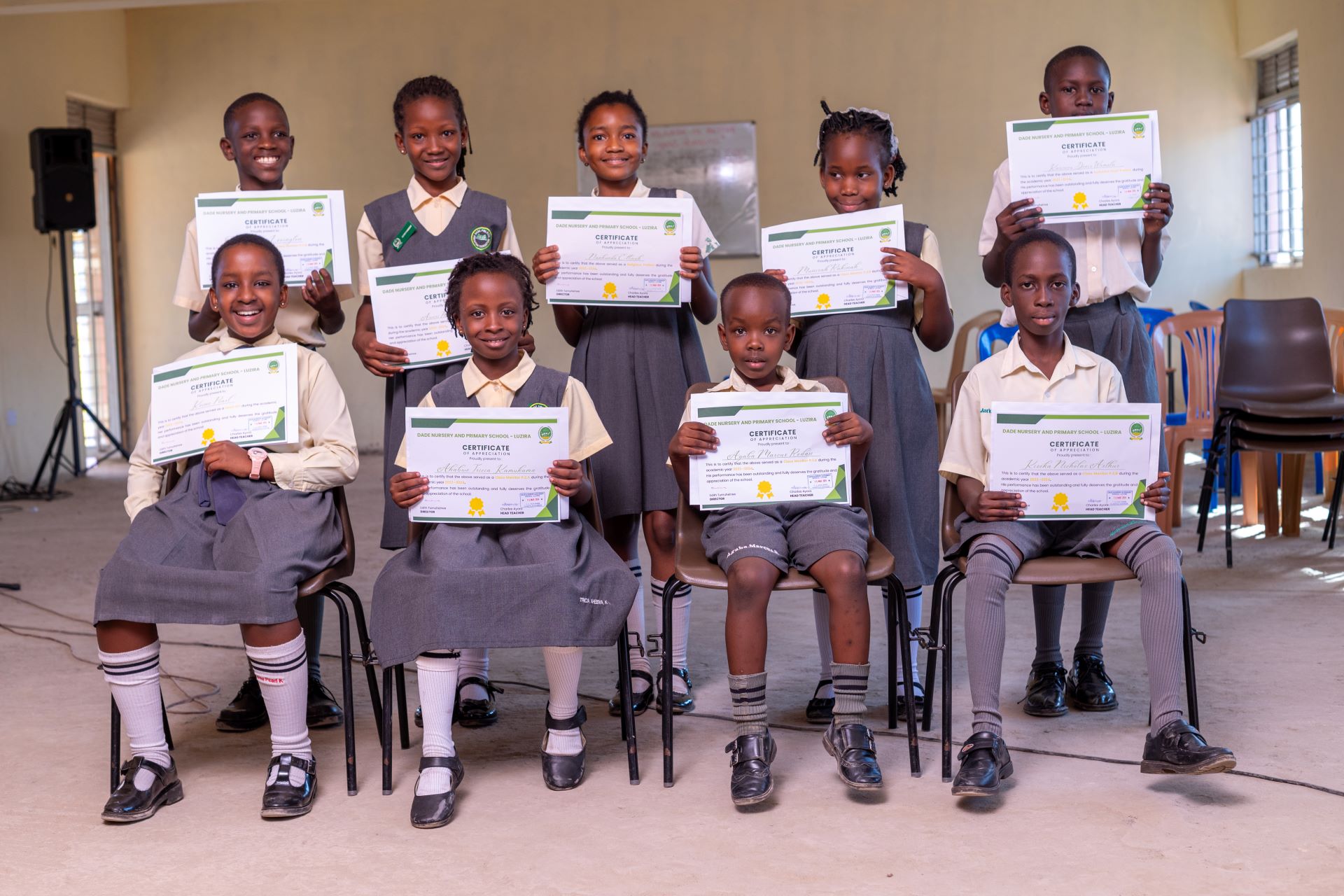 Outgoing Prefects with certificates